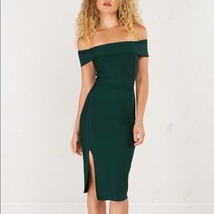 Never Worn Flattering AKIRA body-con dress